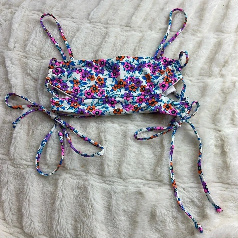 NWOT Frankie’s Bikinis Bikini London top flower farm 12423